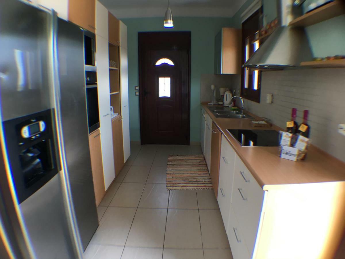 Villa The Red Gennadi